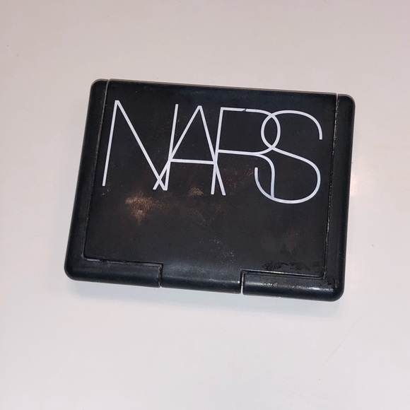 NARS Albatross Highlighting Powder - Picture 2 of 4